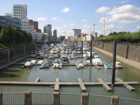 Düsseldorf : Blick über den Medienhafen